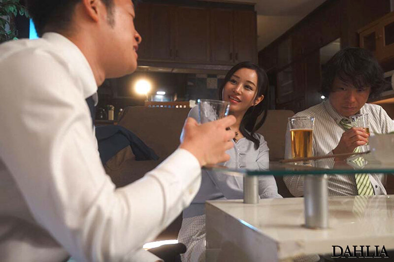 「じゃあ…一回、だけだよ…」僕の寝取られ願望のため、会社の先輩に健気に寝取られる最愛の彼女 奇跡的に相性バッチリなチ○ポに跨り「ごめん、ごめんね」と謝罪イキする絶望絶頂騎乗位 芦名ほのか