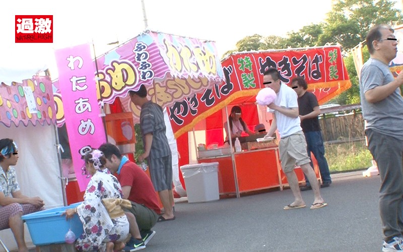 ナチュラルハイ20周年記念作品 接客中に顔を紅潮させながら感じまくるバイト娘 真夏の看板娘中出しSP ～海の家、ガソリンスタンド、祭りの的屋、ビアガーデン～ 総勢27人総集編付き2枚組480分 超豪華版