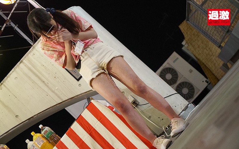 ナチュラルハイ20周年記念作品 接客中に顔を紅潮させながら感じまくるバイト娘 真夏の看板娘中出しSP ～海の家、ガソリンスタンド、祭りの的屋、ビアガーデン～ 総勢27人総集編付き2枚組480分 超豪華版