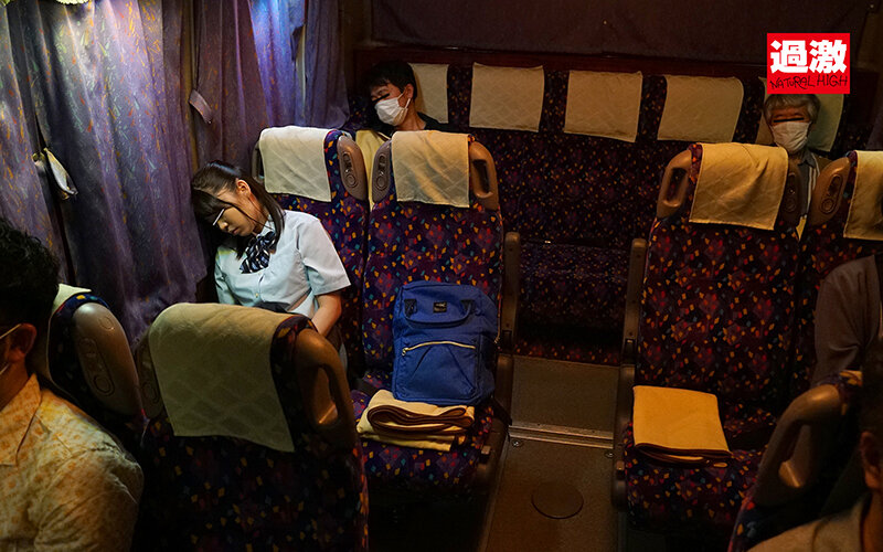 夜行バスで声も出せずイカされた隙に生ハメされた女はスローピストンの痺れる快感に理性を失い中出しも拒めない 女子○生限定11 イク寸前のチ○ポに発情する腰振り娘SP