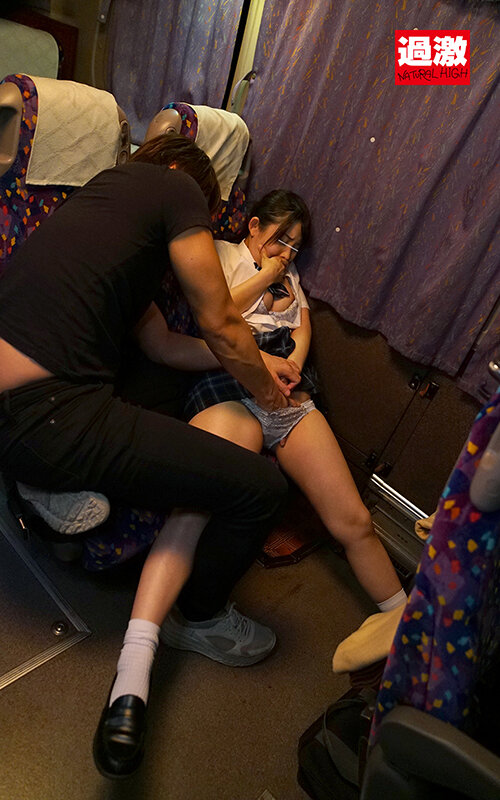 夜行バスで声も出せずイカされた隙に生ハメされた女はスローピストンの痺れる快感に理性を失い中出しも拒めない 女子○生限定11 イク寸前のチ○ポに発情する腰振り娘SP