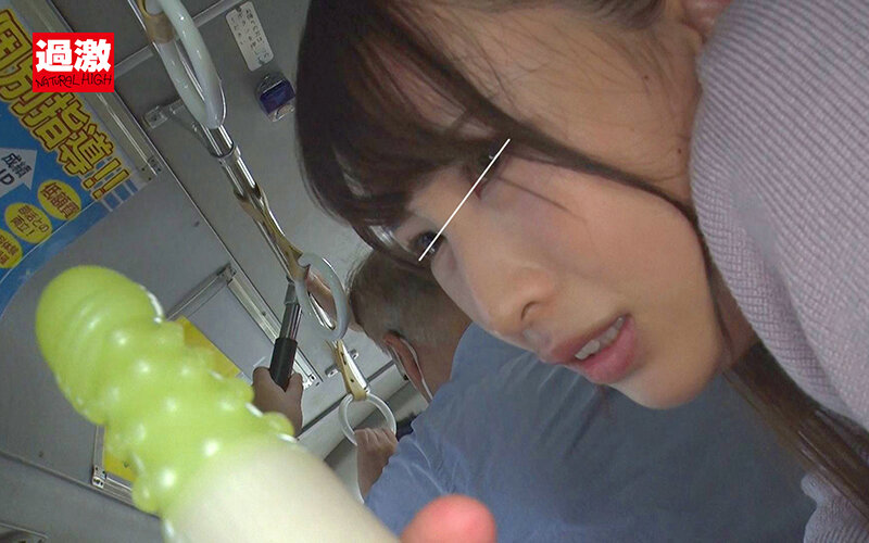 満員バスで固定バイブ痴●されガニ股で尻を痙攣させながらイキ続ける女