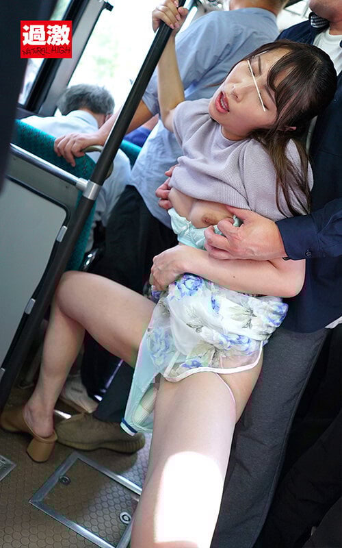 満員バスで固定バイブ痴●されガニ股で尻を痙攣させながらイキ続ける女