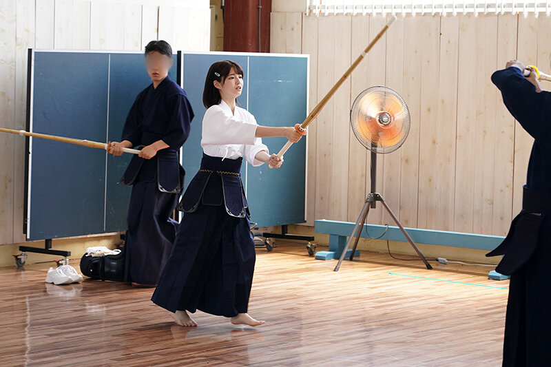 まさかこんなけなげなひよこ女子が…媚薬を盛られ理性完全崩壊!!ところかまわず異物オナニー!イキ漏らしアクメ!!