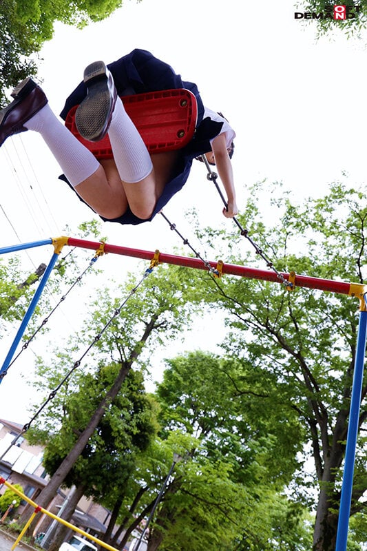 未成熟なカラダ、あやうい美少女 18歳 SOD専属AVデビュー 桃乃りん【圧倒的4K映像でヌク!】