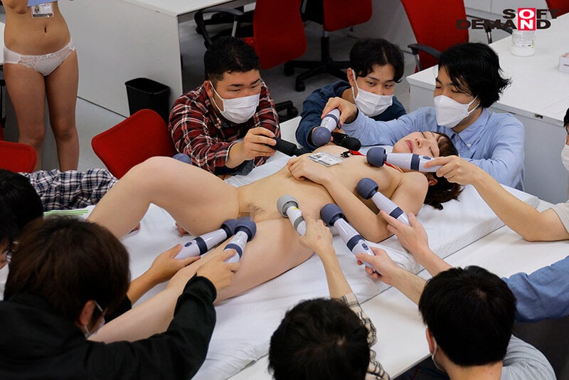 森川玉緒と中山琴葉が一般ユーザー様を会社にご招待して ‘SOD文化祭’を開催! 野球拳・健康診断体験・王様ゲーム・社内かくれんぼ!ご奉仕接待をさせていただきます! 気づけば射精数合計36発ヌイちゃいました…