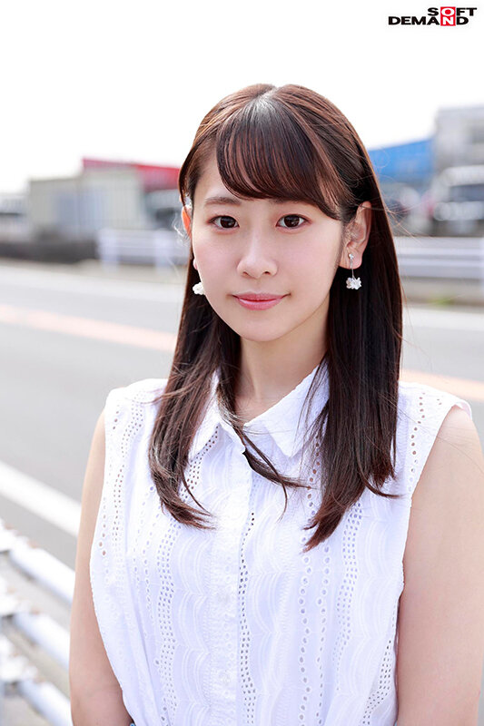 マジックミラー号 都内有数のお嬢様大学に通う高学歴女子大生に 100の淫語を言わせたら、純白のパンツに染みをつくってしまうのか検証!! …結果、自らち○ぽを求めてしまうほどに発情、前戯不要な濡れ濡れま○こに生挿入!?
