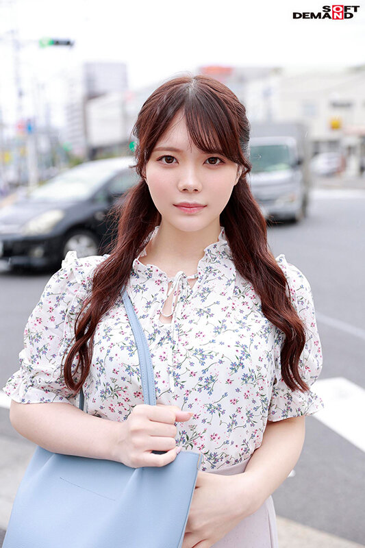 マジックミラー号 都内有数のお嬢様大学に通う高学歴女子大生に 100の淫語を言わせたら、純白のパンツに染みをつくってしまうのか検証!! …結果、自らち○ぽを求めてしまうほどに発情、前戯不要な濡れ濡れま○こに生挿入!?
