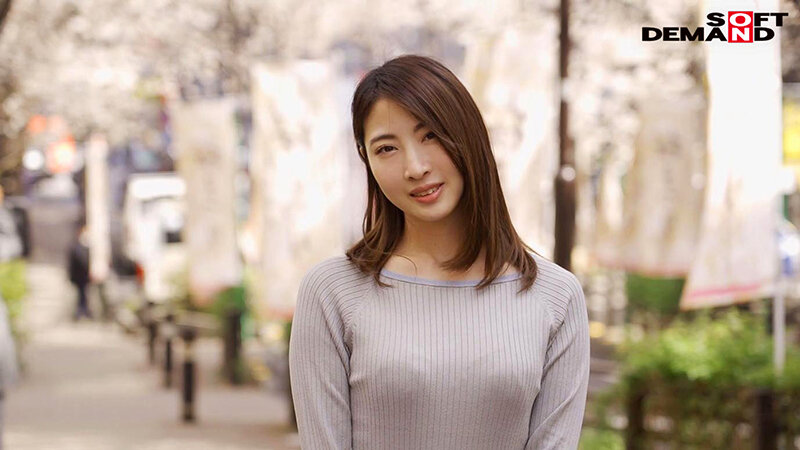 キスだけでビクビク。全身が性感帯の敏感美白若妻 高嶋桜 29歳 第3章 8人の男達が舌で執拗に愛撫 門限は18時までなのに…オーガズムが止まらない 全身舐め回し性感開発