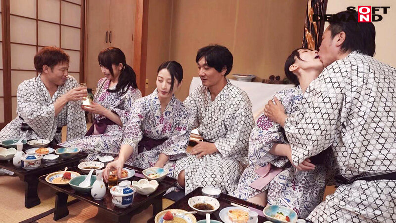 本物人妻レーベルからデビューした奥様たちが1本限りの同窓会 本物人妻3人が豪華共演!旦那に内緒の温泉旅行で酒池肉林の大乱交