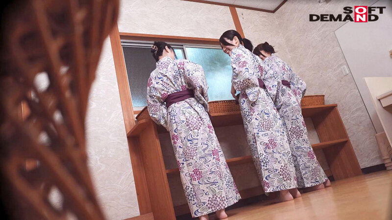 本物人妻レーベルからデビューした奥様たちが1本限りの同窓会 本物人妻3人が豪華共演!旦那に内緒の温泉旅行で酒池肉林の大乱交