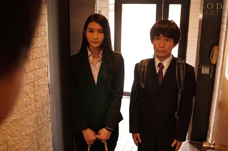 本庄鈴 出張先で童貞部下と相部屋に…持ち合わせていたコンドーム(彼氏用)は1つだけ…頼み込まれて1回だけSEX、のはずが部下が絶倫すぎて10発も中出しした