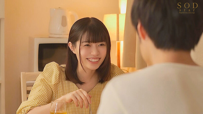 彼女が不在中に、中学時代付き合っていた元カノに10年ぶりに再会。 脱がしたらあの頃とは比べ物にならない色白Gカップ美巨乳に…理性を失って精子が尽きるまでハメまくった日 浜辺栞帆