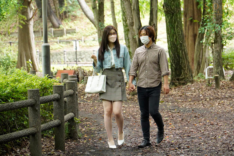 突然のゲリラ豪雨ではじめて出来た彼女の完璧すぎるエロボディが発覚!我慢できなくなってオッパイ揉みまくり!朝までイチャイチャパコパコしまくった!! 神木麗