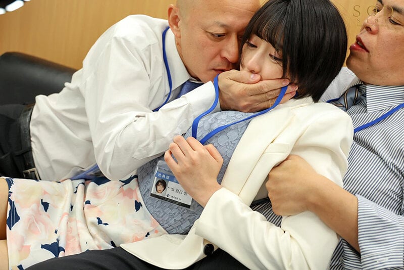 串刺しPtoMレ×プ 大量中出しされた後のマ●コに入った白濁チ●ポで上下穴封鎖! 声も出せずに身悶えしかできない美人キャリアウーマンOL‘夏目響’