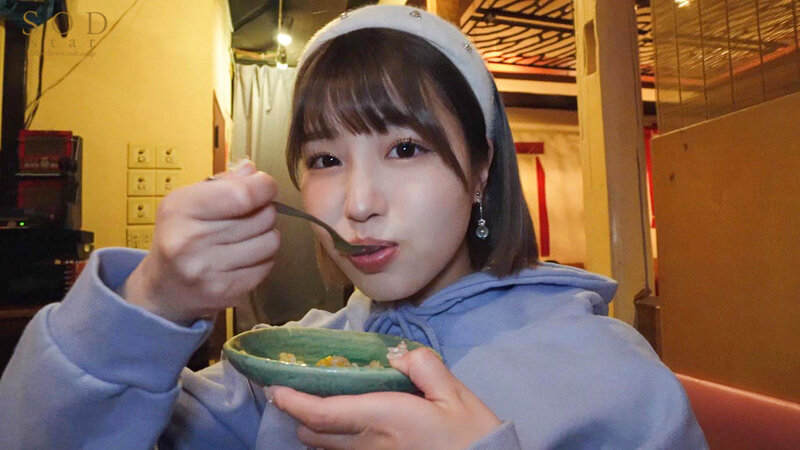 「5周年だし全部見せちゃうね(ハート)」よく食べよく飲むまひろの本音ときゅんな素顔が満載!2人きりでほろ酔いはしごハメ! 唯井まひろ