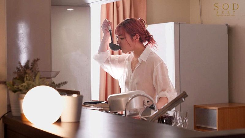 【夏といえば水着!SODstar全員ビキニ祭】終電逃したフェス帰りギャルを泊めてあげたら「お礼はカラダで(ハート)」と夜から朝まで何度もヌキまくってくれた! 小倉由菜