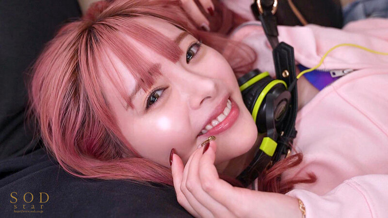 【夏といえば水着!SODstar全員ビキニ祭】終電逃したフェス帰りギャルを泊めてあげたら「お礼はカラダで(ハート)」と夜から朝まで何度もヌキまくってくれた! 小倉由菜