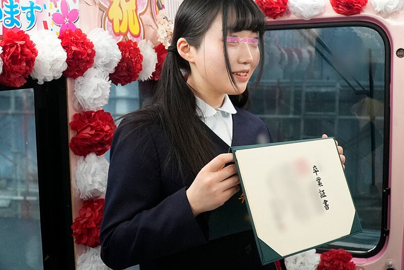 顔出し解禁!! マジックミラー便 3分前まで女子○校生!卒業式直後に初めての素股編 総勢20人全員SEXスペシャル!ギンギンに勃起したち○ぽを赤面まんコキ!恥じらいながらも濡れてしまった10代うぶオマ○コにヌルっと挿入で激イキ絶頂!!2枚組10時間!!