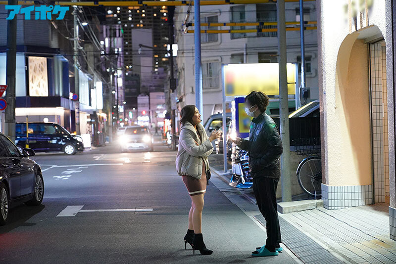 クリぼっちダメ絶対!! クリスマスを一人で過ごす寂し男性を逆ナンしエッチなクリスマスSEXプレゼント 逆ナンドキュメンタリー ガチクリスマスに強行ロケ 加美杏奈