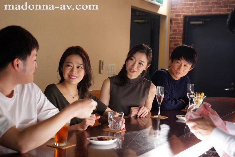 Madonna最強専属W初共演!! 交換夫婦NTR ~湯けむり舞う1泊2日の混浴温泉旅行 編~