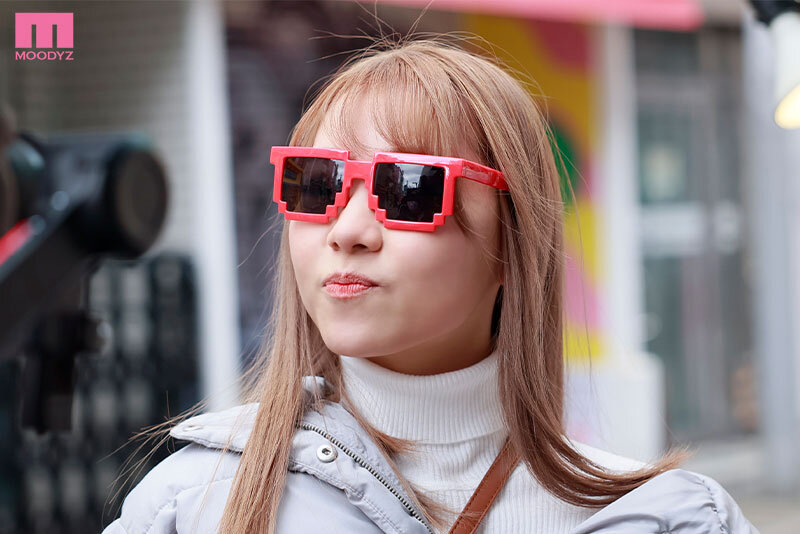 新人 20歳 こう見えて、脱いだら超絶品スレンダーちゃん！ 笑顔が可愛い敏感ピンク美乳赤毛の美少女AVdebut 天美しおり