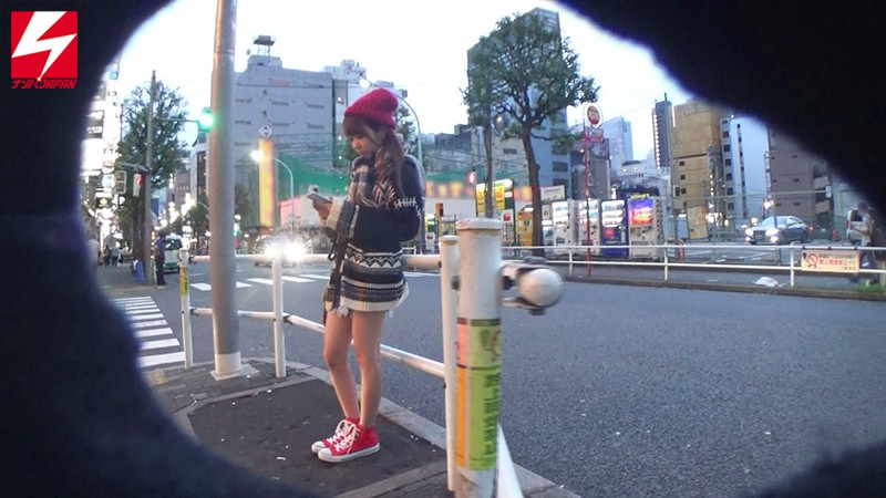 ≪普段なら絶対ついて行かないのに≫ 作り笑顔で強がってるけど大好きな人にフラれて…寂しくて、ナンパ師について行っちゃった女の子。