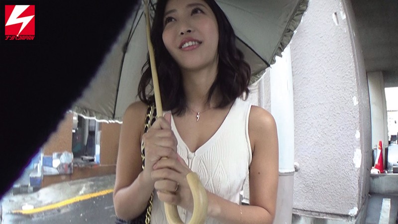 『旦那が帰ってきちゃうから…急いでしよっ』 即尺！即ハメ！美人セレブ妻は即効型の都合のイイ絶倫ビッチだった。 人妻:スミレさん。