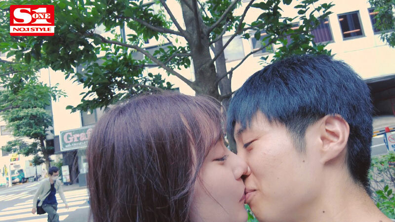 路チューで勃起したでしょ?10発射精しても、朝を迎えても、長身お姉さんにひたすら犯●れたい… 楓ふうあ