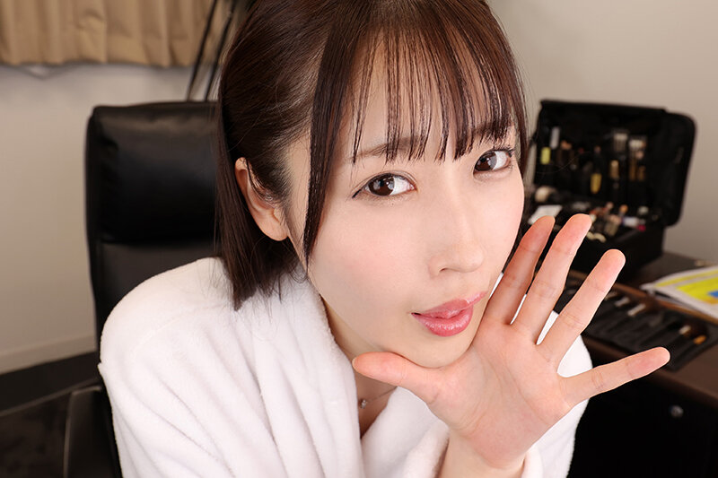 【VR】見られたい美月ちゃん「メイクさんお願い私のオナニー見てて…？」メイク部屋で秘密のぐしょマン性交 天然美月
