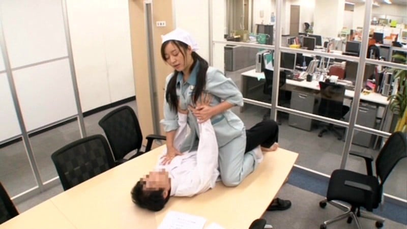 「焦らしは最高の媚薬！パート中にせんずりを見せつけられ発情したのに何もされず焦らされたセックスを忘れたオマ○コ妻は中出しまでヤらせてくれるか？」VOL.2 接客中に角オナニーSPECIAL