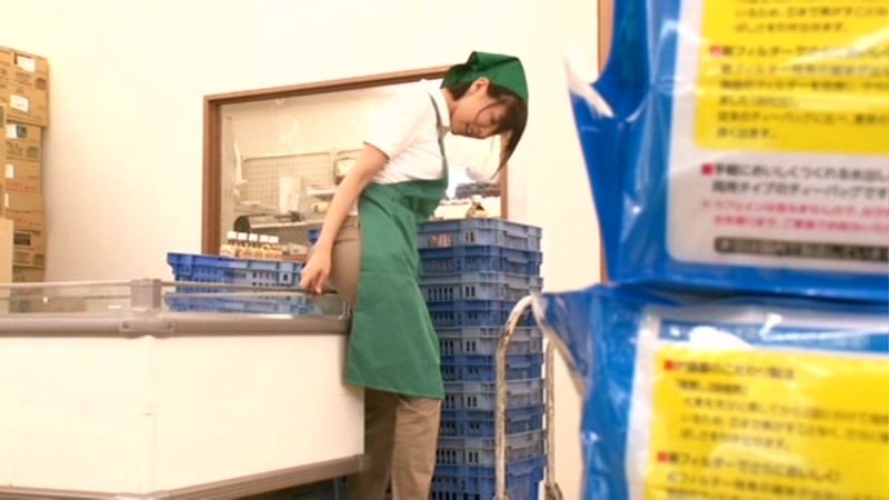 「焦らしは最高の媚薬！パート中にせんずりを見せつけられ発情したのに何もされず焦らされたセックスを忘れたオマ○コ妻は中出しまでヤらせてくれるか？」VOL.2 接客中に角オナニーSPECIAL