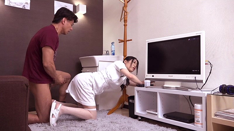 「採精室でイケメン患者と2人きり！不意打ち射精に驚き精子を採取出来なかった熟年看護師が謝りながら2発目の精液検査を手伝ってくれた」VOL.5