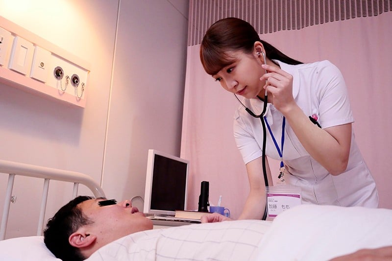 勃起したままの男を一切動かさないS字尻振り騎乗位介助で骨抜きにする美尻ナース