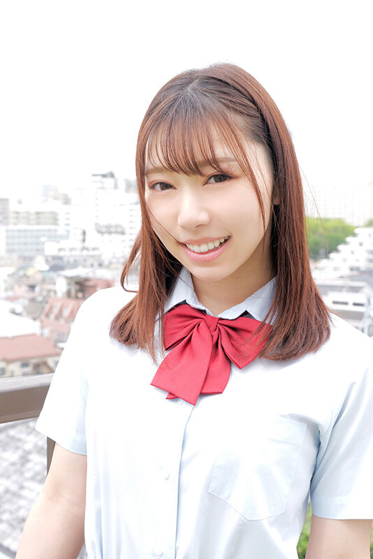 素人女子校生の皆さん！開放的な青空の下で超濃厚なベロチュウしてもらえませんか？ 舌を絡ませるキスで脳がトロけて高まっちゃって！？ キスしながら生々しい中出しセックス！ さつき芽衣