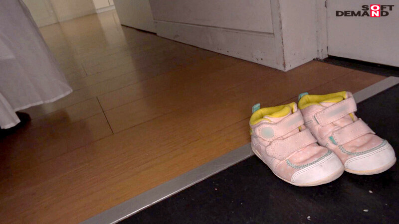 赤ちゃんとおさんぽ中 公園若ママナンパ自宅SEX おしゃれでキレイで家族想い 今時お母さんとエッチしませんか?