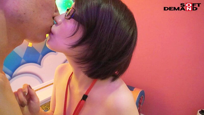 ロケ裏で待機中の女APに突撃・野球拳!プロデューサー部谷井なみ