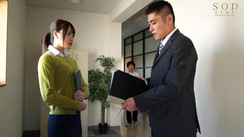 わざと留年してまで自分と一緒にいようとする生徒にナカで射精(だ)されるのが気持ち良すぎて、婚約者(同僚)との結婚に踏みだせない水泳部顧問女教師 青木桃