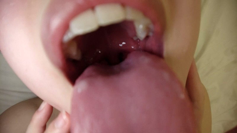 露出覚醒 お堅い税理士さんのヒミツの休日 即尺ごっくん！男漁り露出で豹変する眼鏡ビッチ女のお下劣な交尾