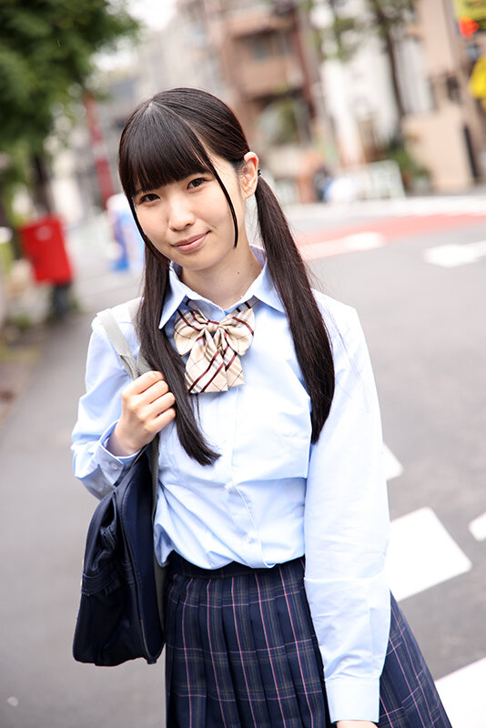 美乳露出 胸チラ誘惑でフル勃起させる美少女Aカップちゃん