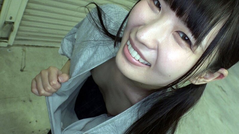 美乳露出 胸チラ誘惑でフル勃起させる美少女Aカップちゃん