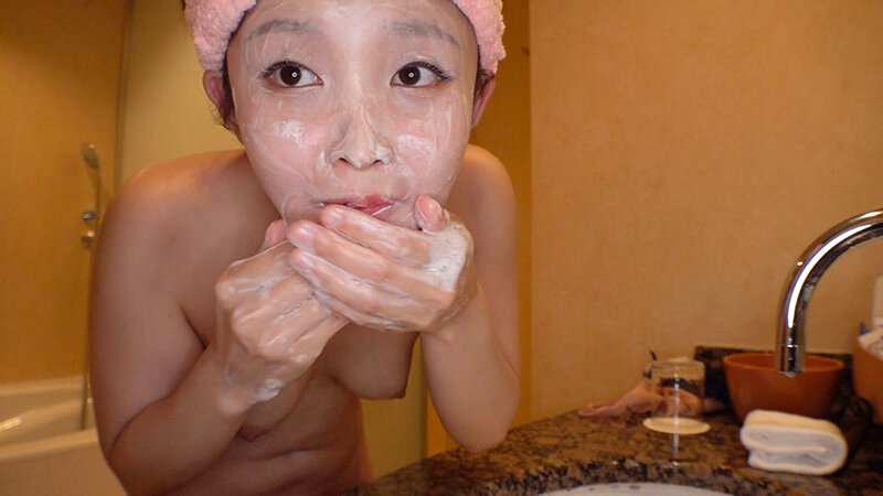 精飲観光 口内にザーメン含んでお口くちゅくちゅ♪ごっくん散歩 まゆ（24）