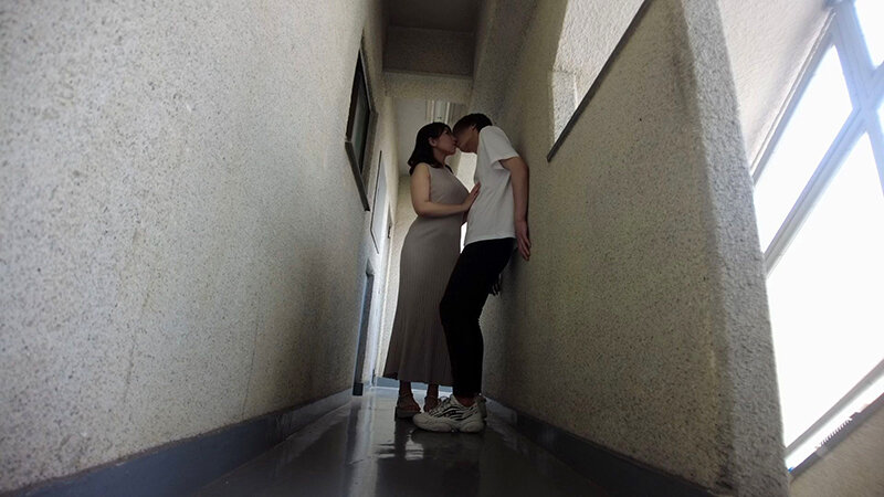 愛人精飲 精子好き美人と都会でこっそりイチャ飲みデート さとみさん 27歳