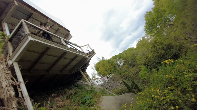 駅弁露出 抱っこSEXが大好き！！パイパン微少女をパンパンパンパンパン！