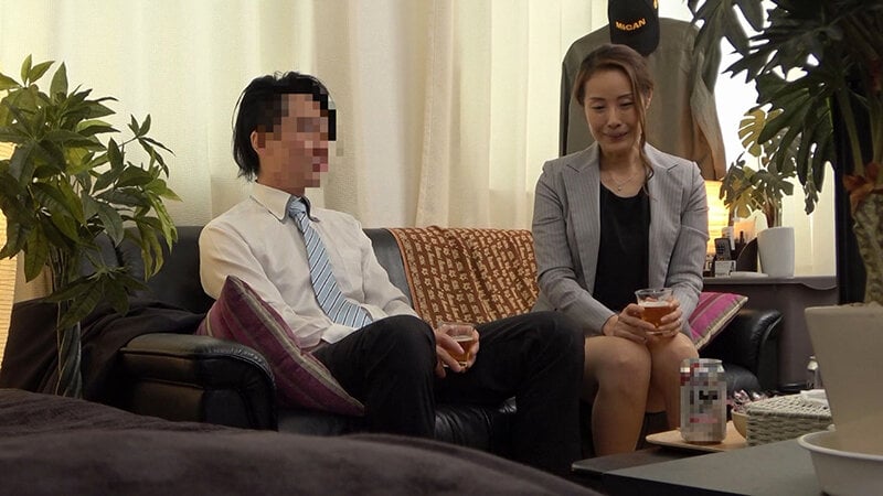 「のせ上手ね~。もっと酔っちゃおうかしら(笑)」誘い上手な女上司と発情中出しSEX!西園寺さん(46歳) 西園寺美緒