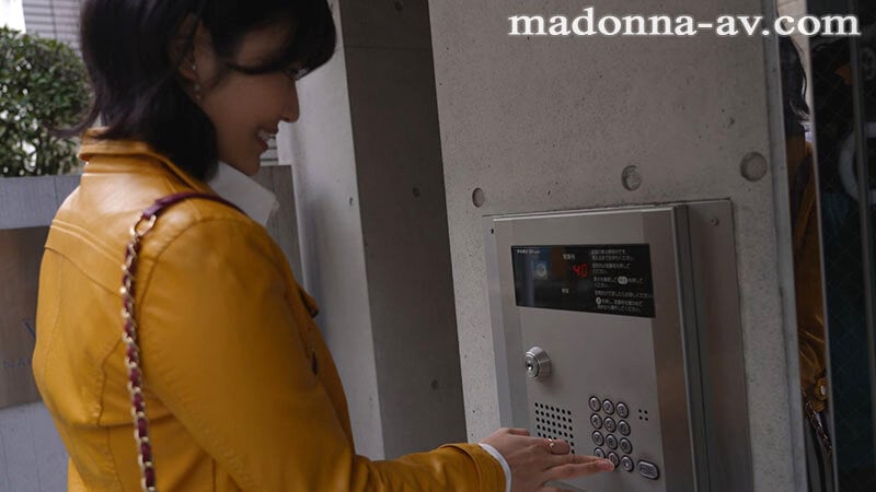 衝撃の略奪『寝取り』痴女ドキュメンタリー!! これから新婚M男クンの愛の巣に潜入して、夫婦の愛をぶち壊しに行ってきます―。 神宮寺ナオ