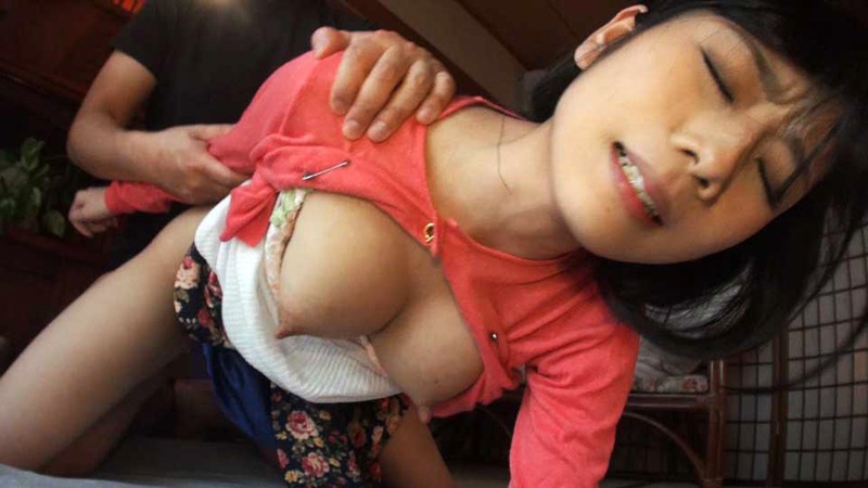 神秘の体液を世間に晒し辱めを受ける 見世物母乳ママ