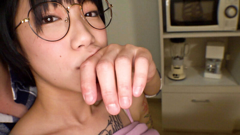 彼女は、常にちんちん舐めてないと落ちつかない 僕の『ペロフレ（ペロペロフレンズ）』です。めちゃかわストリート女子編。