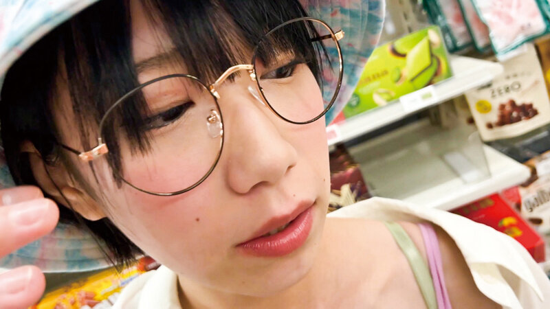 彼女は、常にちんちん舐めてないと落ちつかない 僕の『ペロフレ（ペロペロフレンズ）』です。めちゃかわストリート女子編。