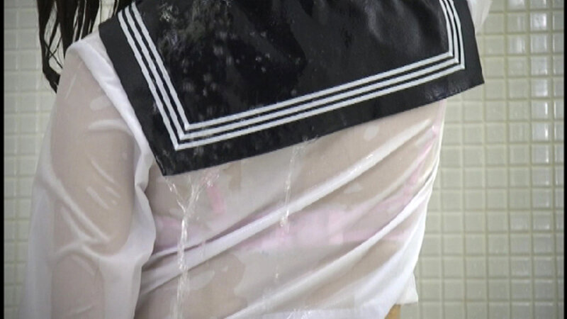 濡れて透ける着衣と下着 拡大版